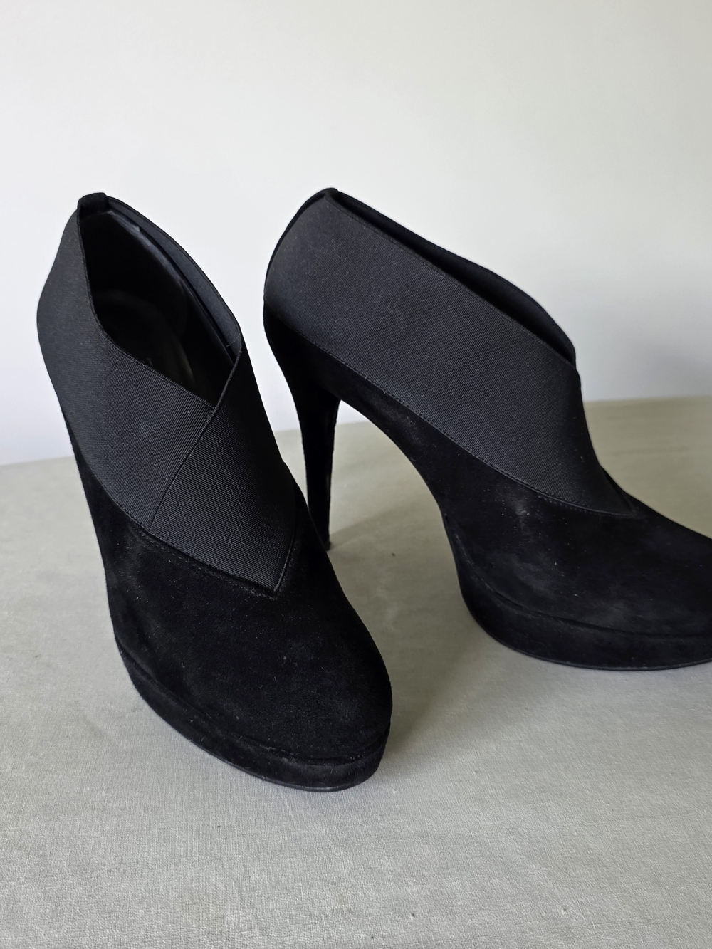 Stuart Weitzman Greatneck Black Suede Stretch Platform Ankle Booties Heels 6M